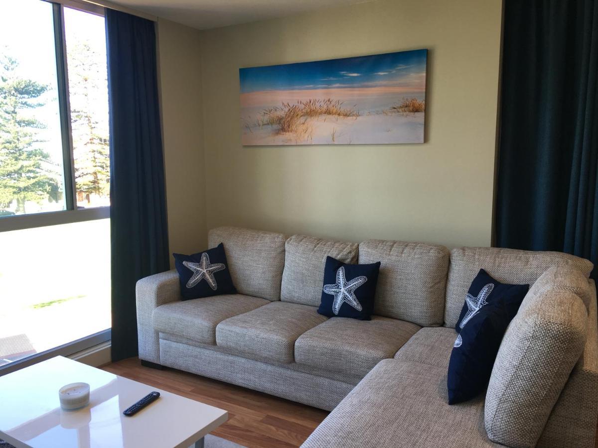 Beachside Luxury Apartments One&Two Bedroom in Beachfront Oaks Pier Building Glenelg Exterior foto