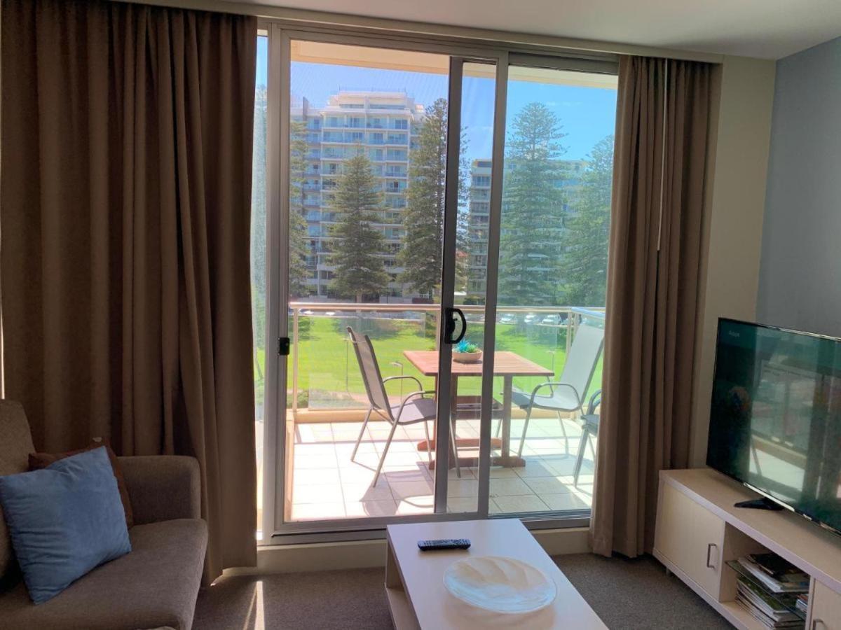 Beachside Luxury Apartments One&Two Bedroom in Beachfront Oaks Pier Building Glenelg Exterior foto