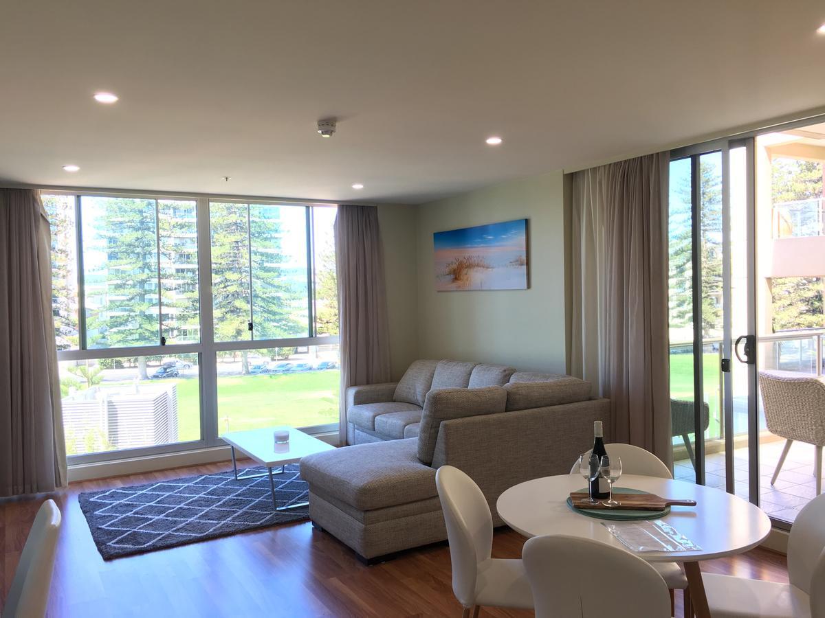 Beachside Luxury Apartments One&Two Bedroom in Beachfront Oaks Pier Building Glenelg Exterior foto